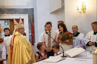 Pożegnanie ks. Biskupa przez dzieci i rodziców