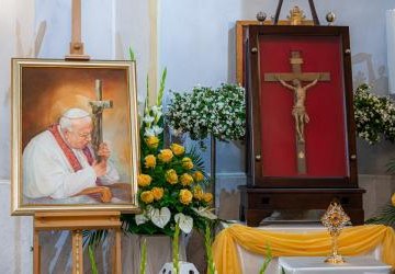 Peregrynacja krzyża papieskiego i relikwii św. Jana Pawła II. Zdjęcia!