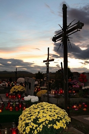 Uroczystość Wszystkich Świętych - cmentarz w Jerzmanowicach